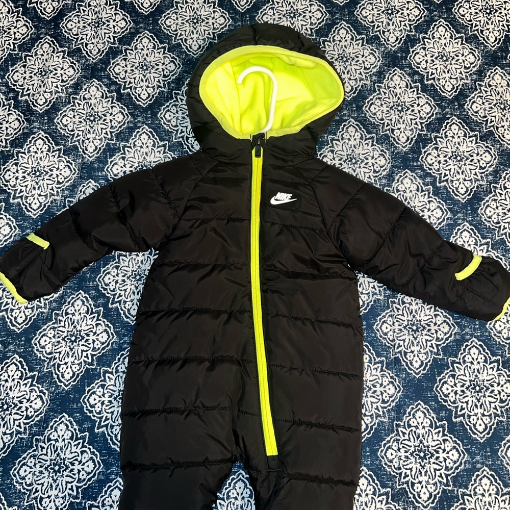 Nike Kids Black and Neon Yellow Footie